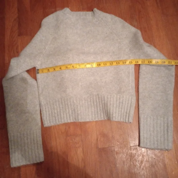 NWOT Abercrombie&Fitch Grey Knit Crew Neck Cardigan Size XS - Picture 3 of 4